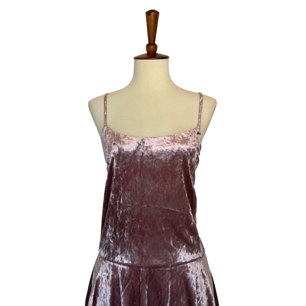 Sexy Plus Size Mauve Crushed Velvet Scoop Neck Mini Dress - Picture 4 of 13